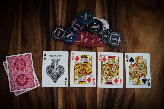 Pelajari strategi dan perhitungan permainan poker agar anda semakin jago