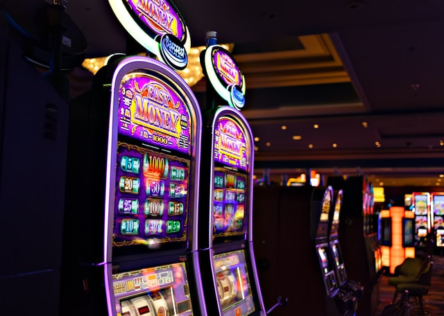 Slot online adalah salah satu jenis permainan judi online yang populer